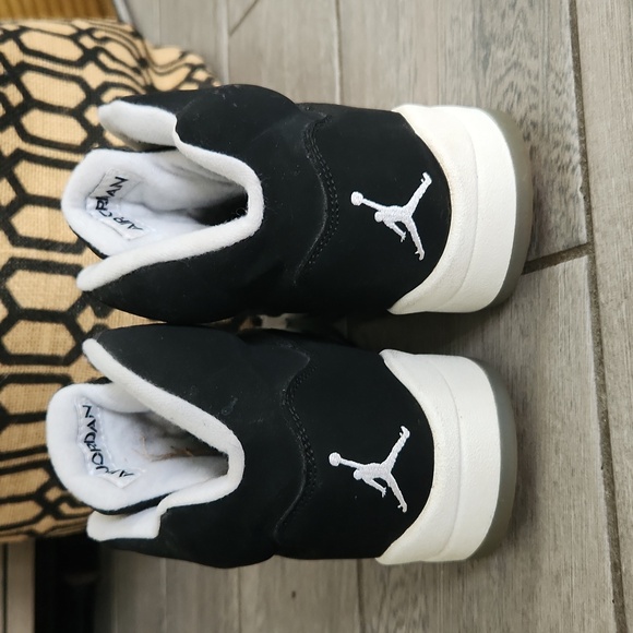 Air Jordans 5 Retro Oreo - Picture 5 of 12